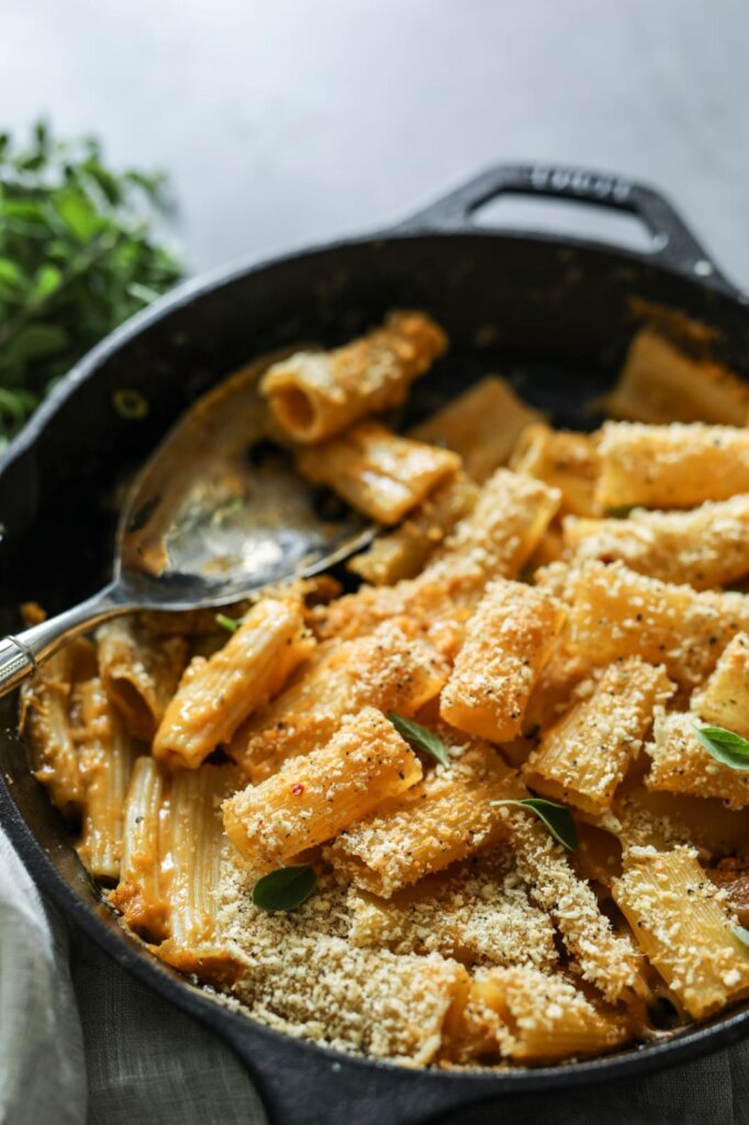 white cheesy pasta