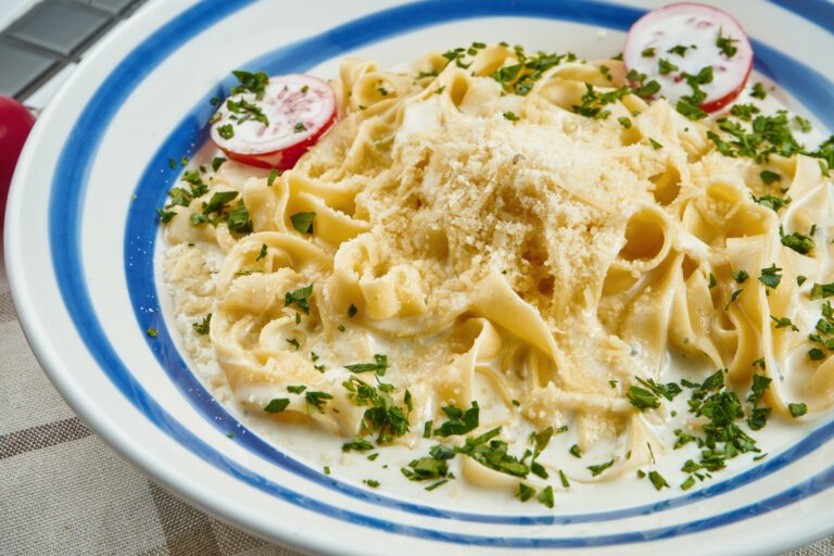 Creamy Fettuccine Pasta